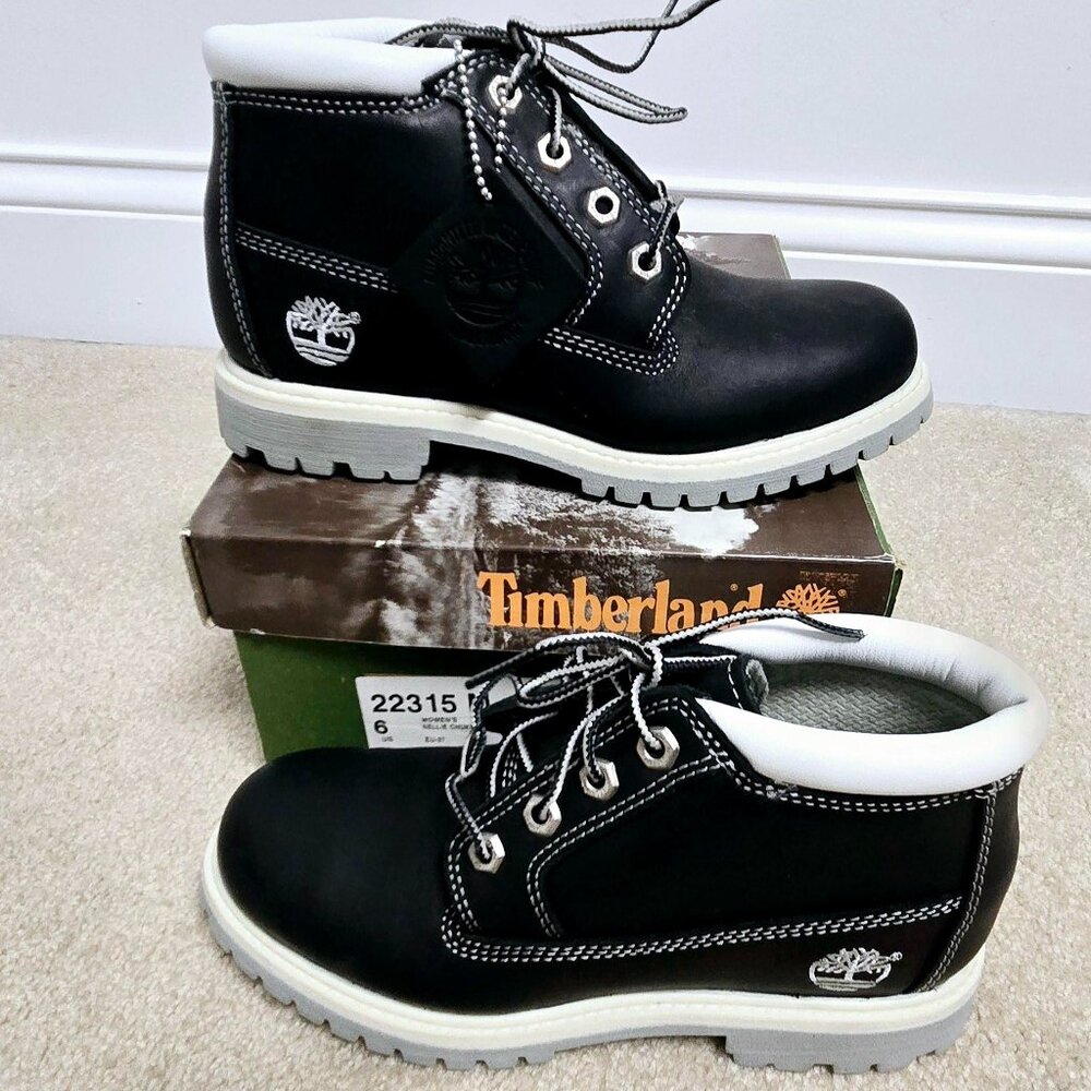 TIMBERLAND - NEW Women's Nellie Waterproof Chukka Boots - SIZE 6